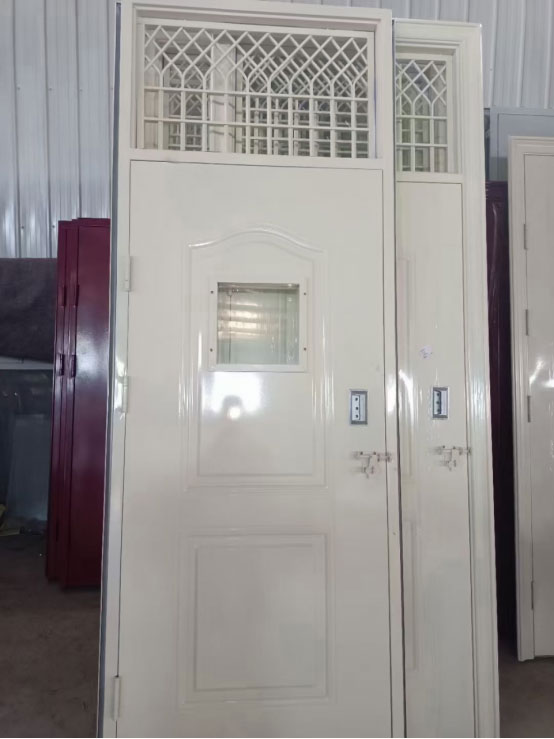 岚皋学校教室门