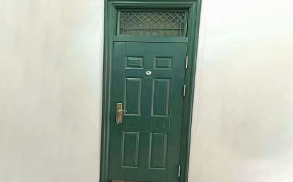 岚皋学校教室门