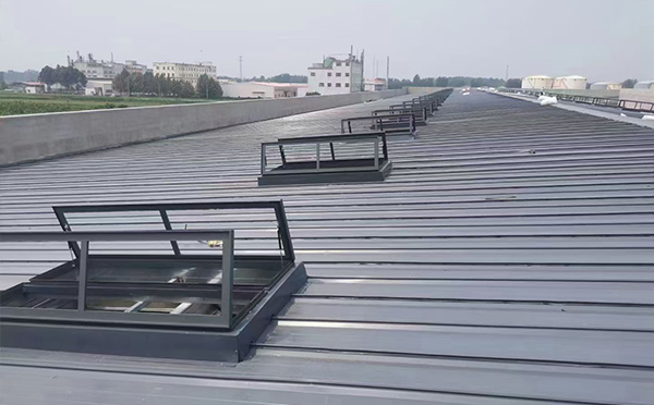 某中学室内体育馆岚皋排烟窗改造项目