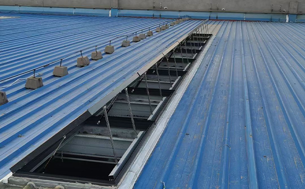 某城市大型商业综合体中庭岚皋排烟窗工程