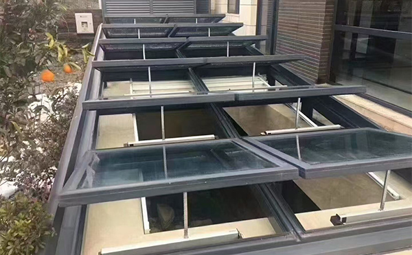 某轨道交通车辆维修车间岚皋排烟窗应用