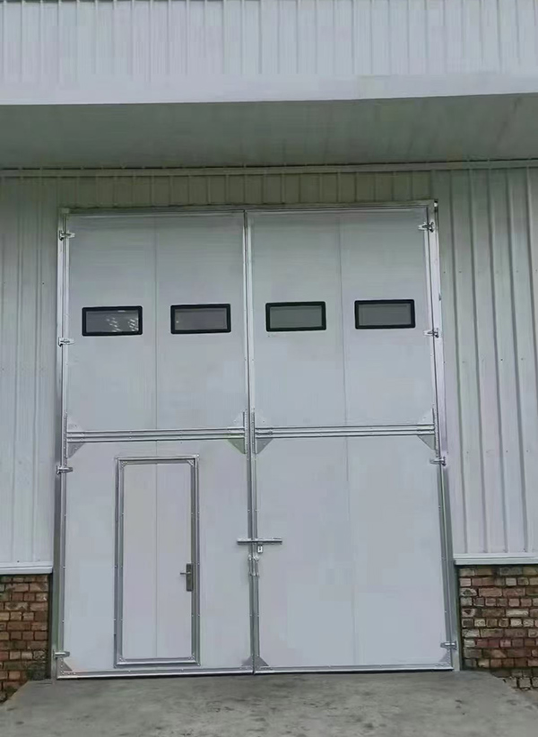 岚皋工业门在设备装配车间出入口的实施记录